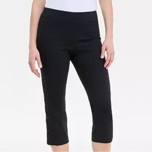 NWT Side Lace Trim JM Collection women’s pull-on black Capri Pants, sz Large.